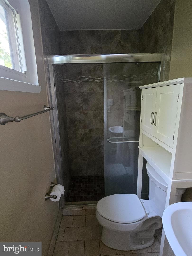 402 Irwin Street photo 5