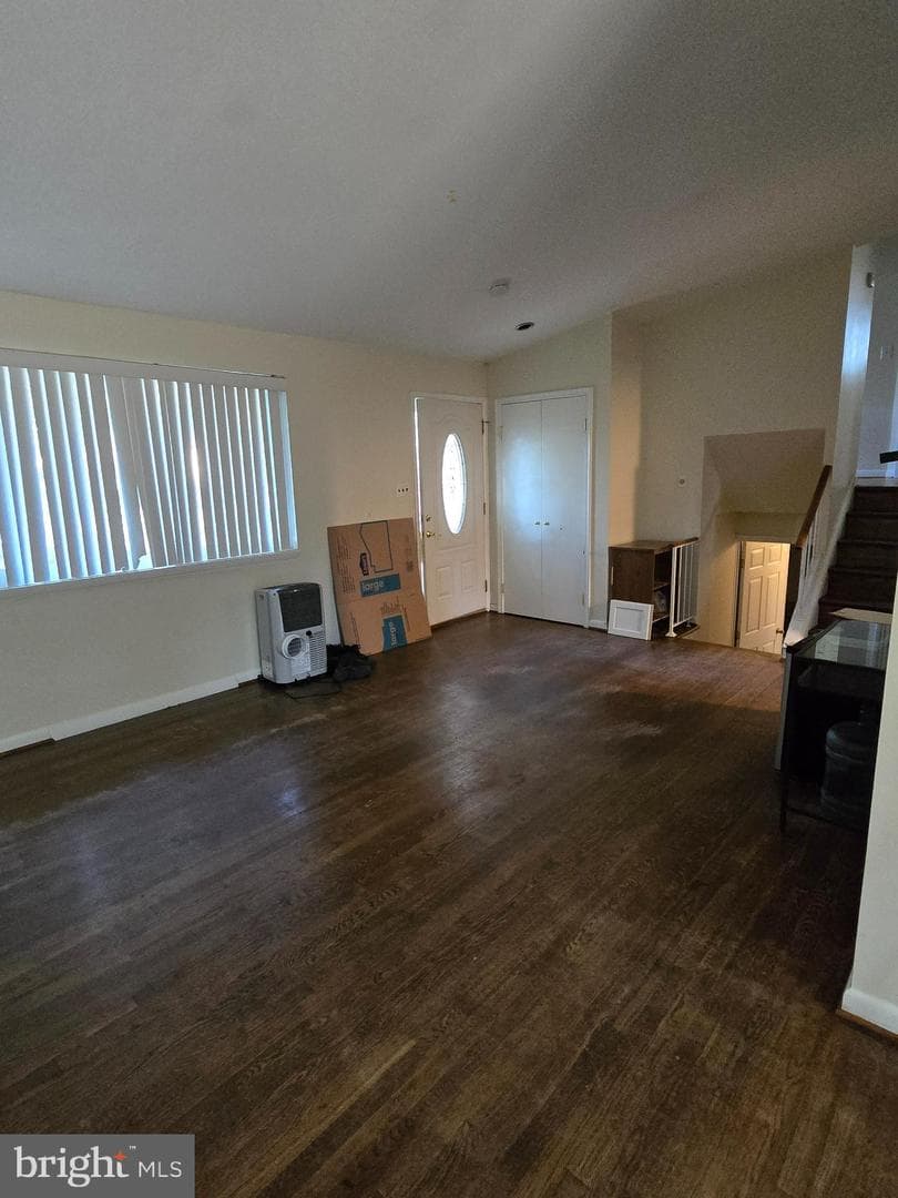 402 Irwin Street photo 7