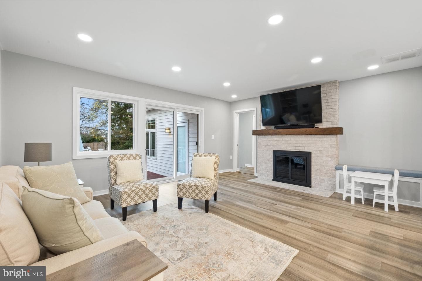 5009 White Flint Drive photo 9