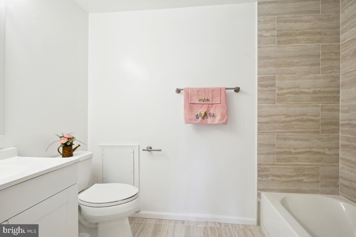 1831 Featherwood Street photo 10