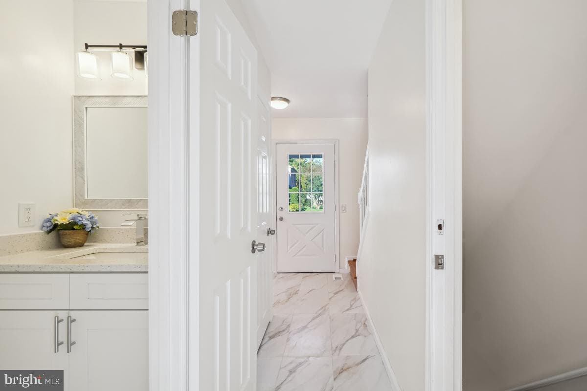 1831 Featherwood Street photo 21