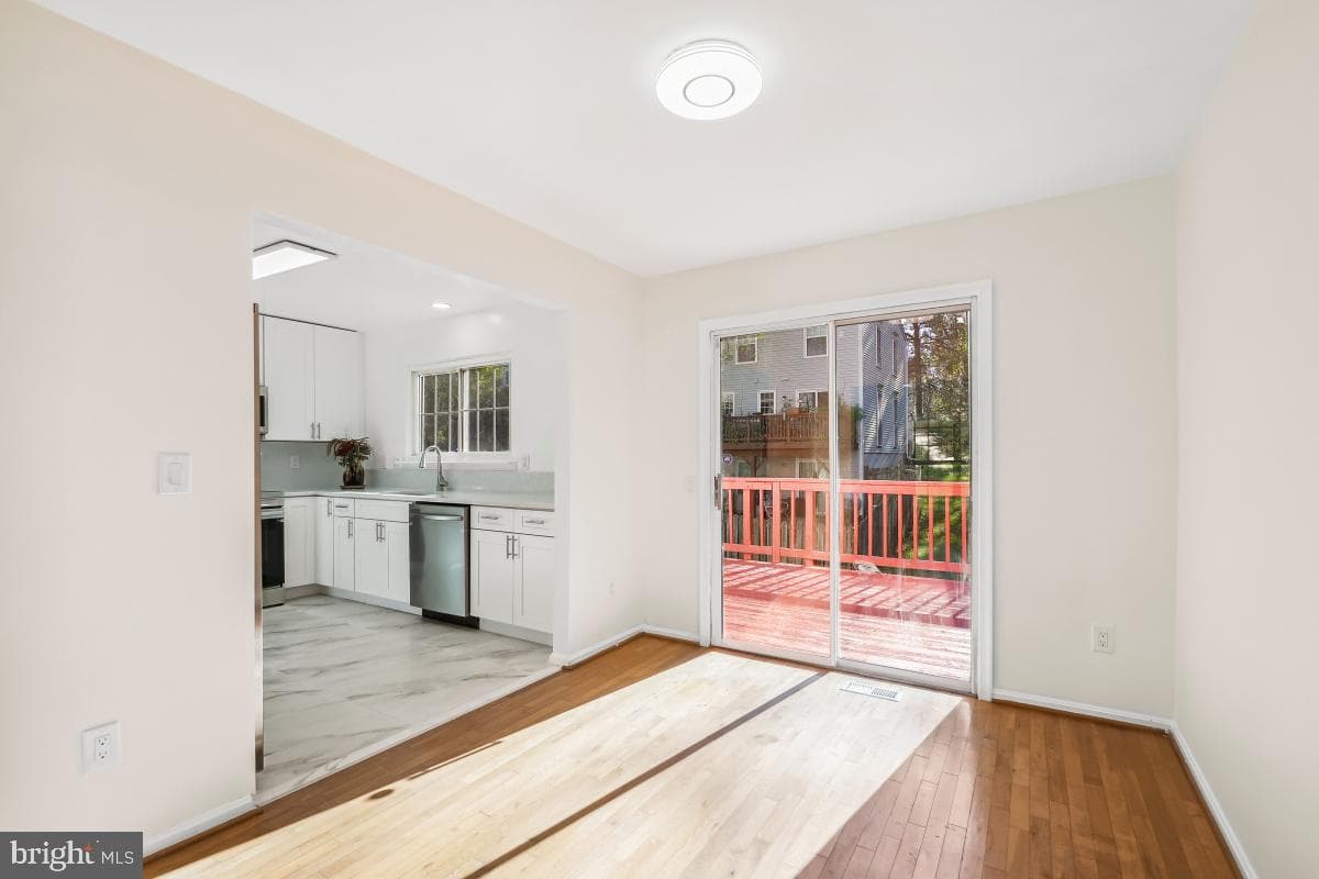1831 Featherwood Street photo 29