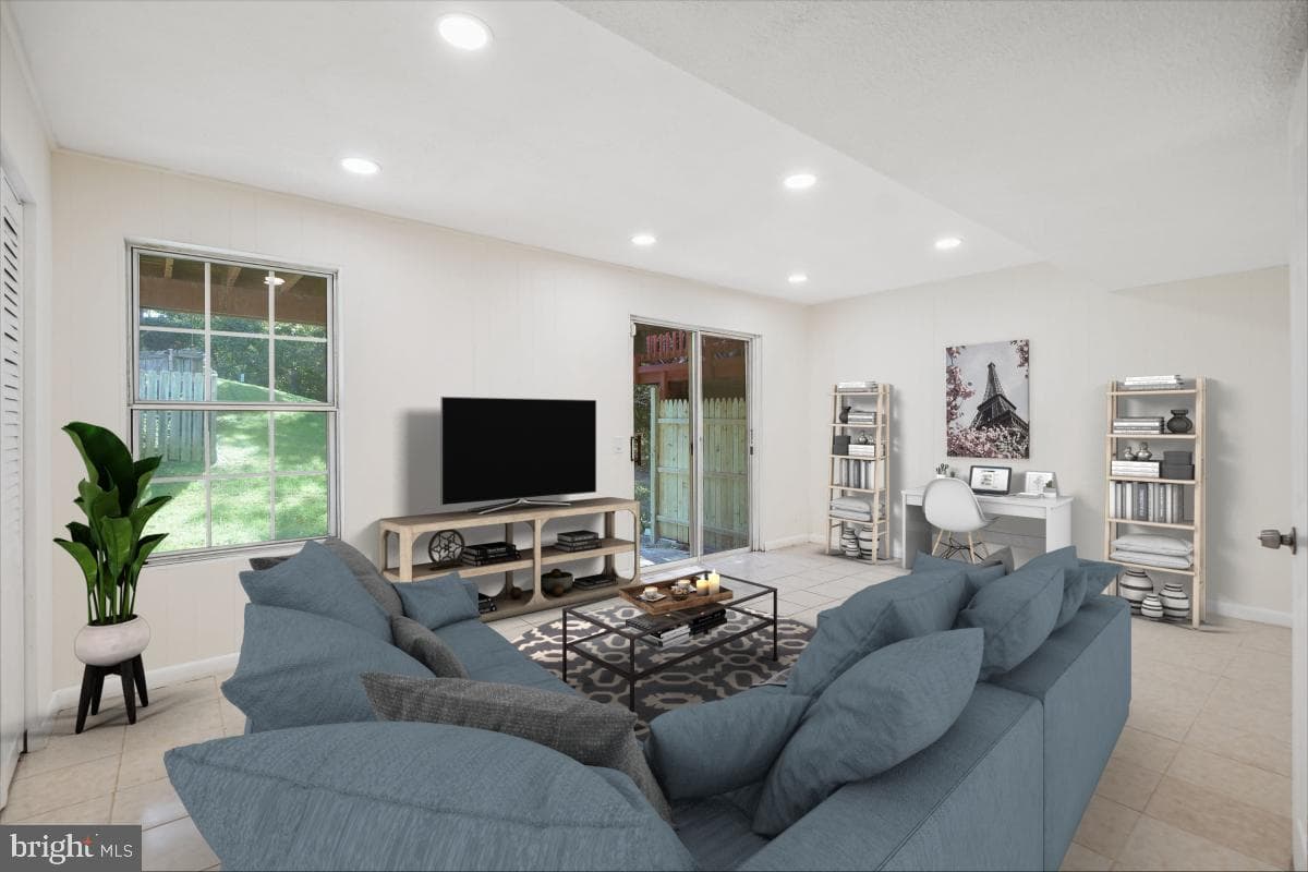1831 Featherwood Street photo 31