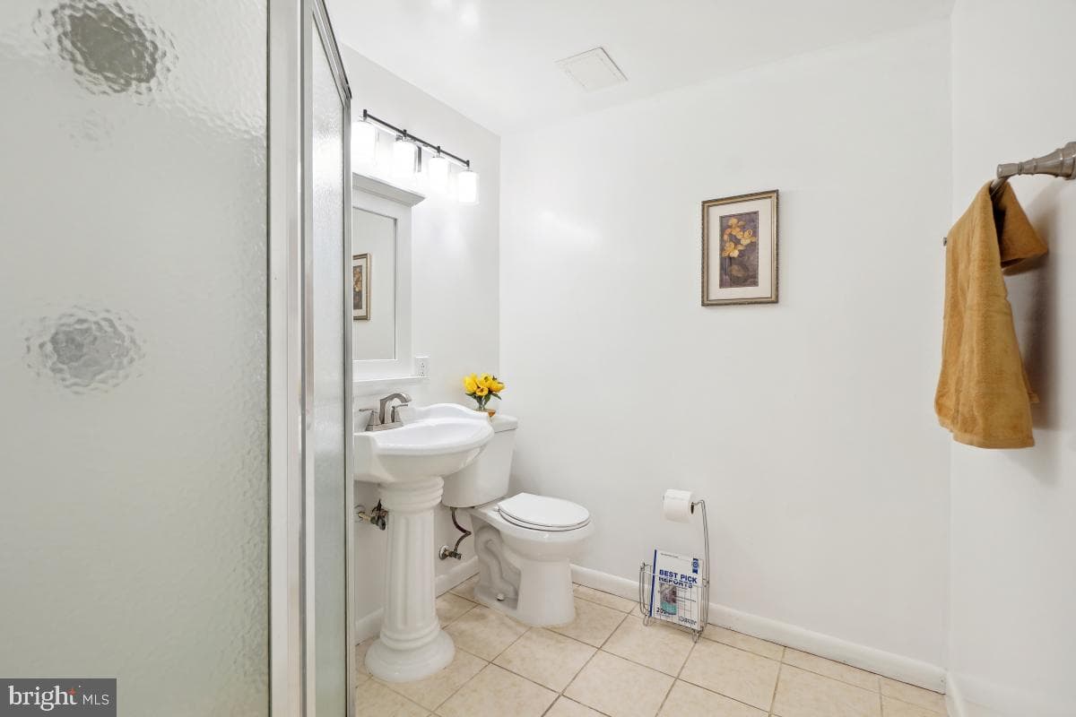 1831 Featherwood Street photo 4