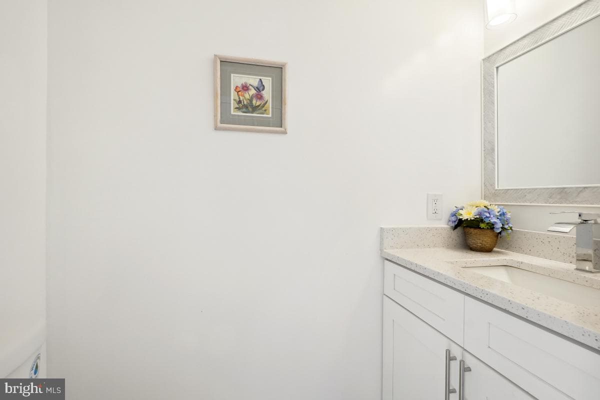 1831 Featherwood Street photo 7