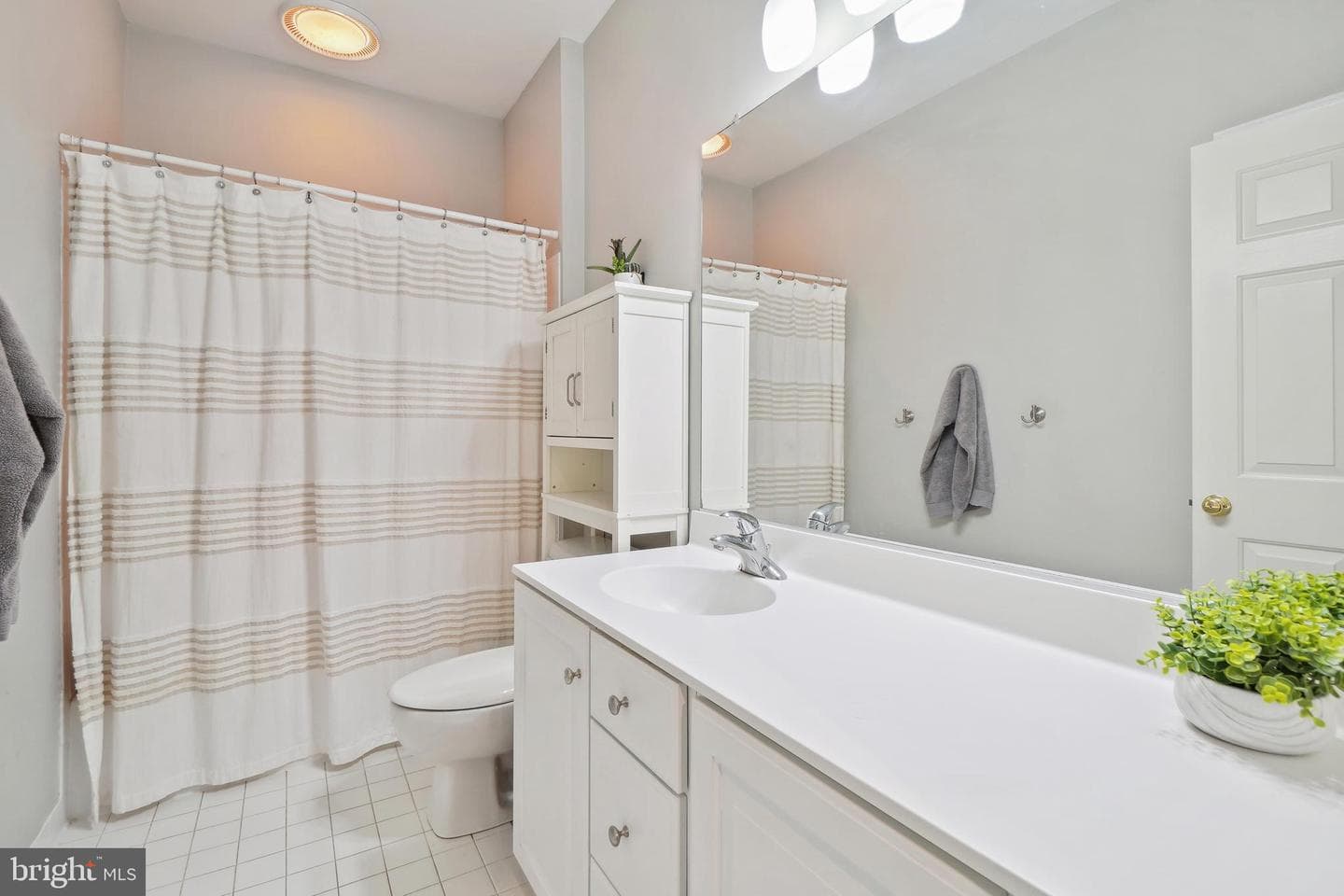 910 Rockborn Street photo 17