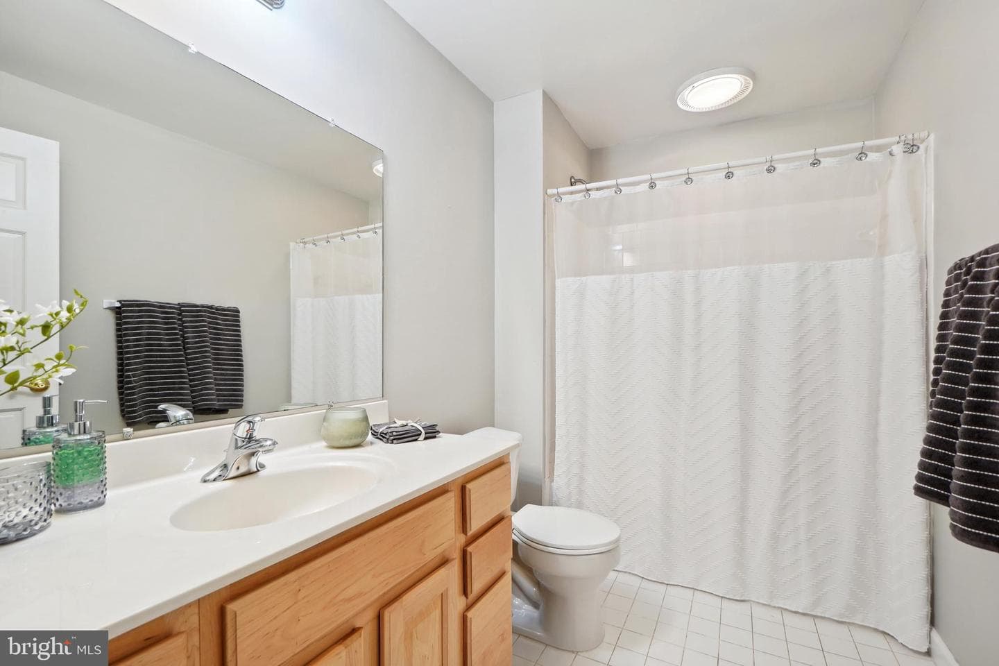 910 Rockborn Street photo 28