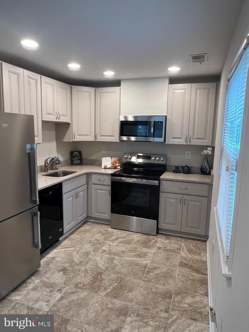 8925 Cherbourg Drive photo 22
