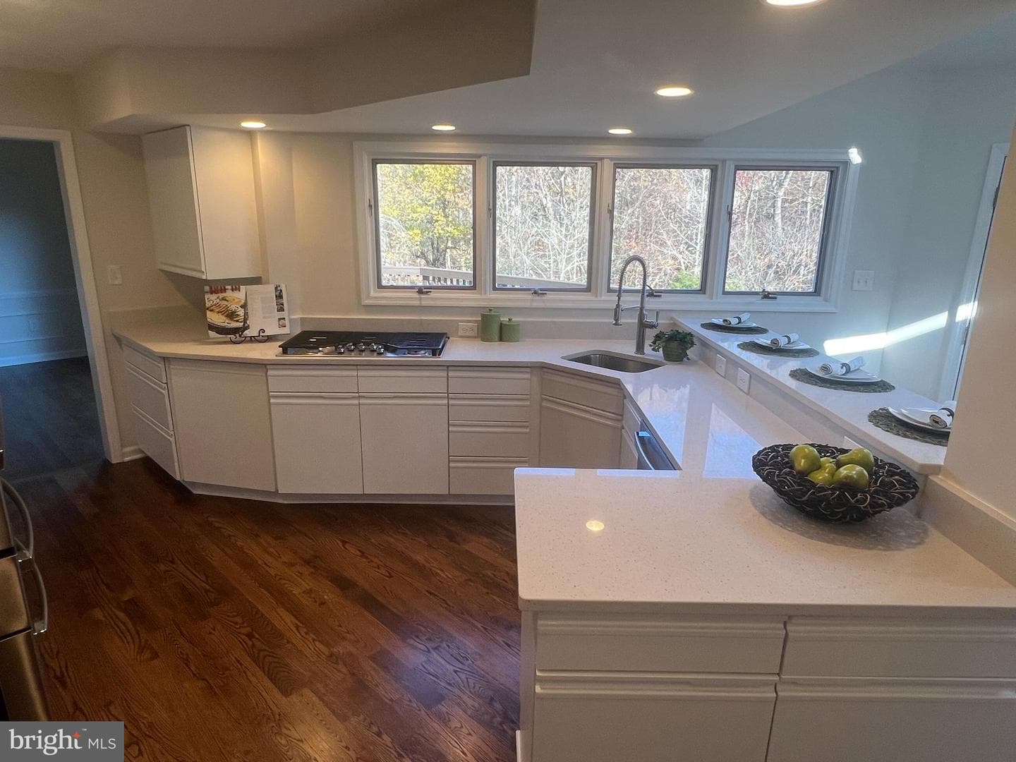 8925 Cherbourg Drive photo 3