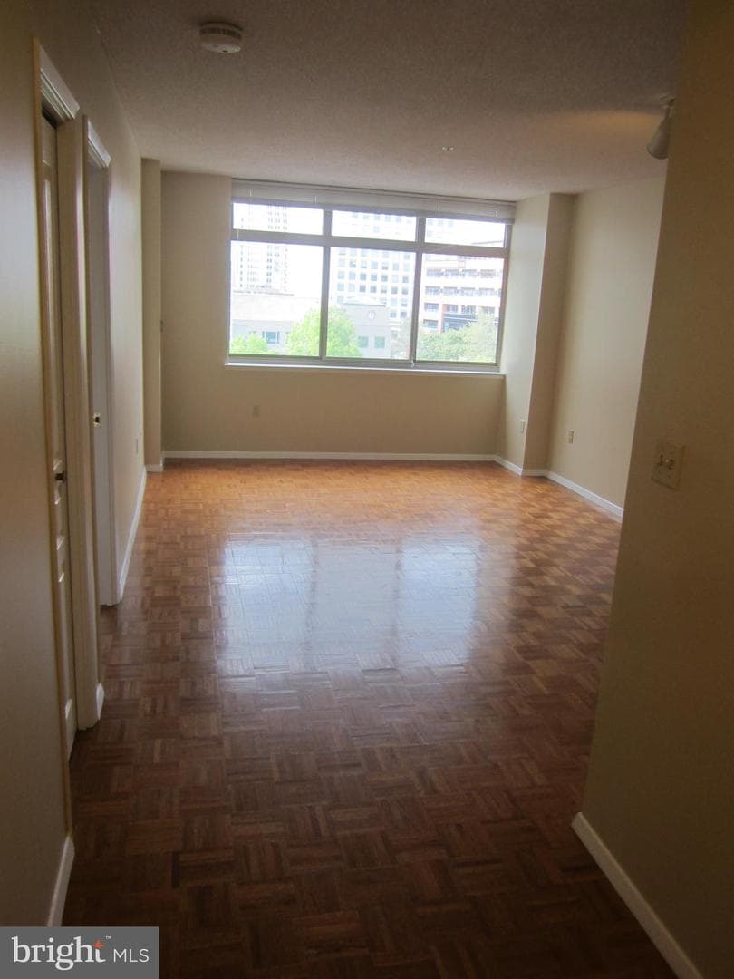 7111 Woodmont Avenue #910 photo 13