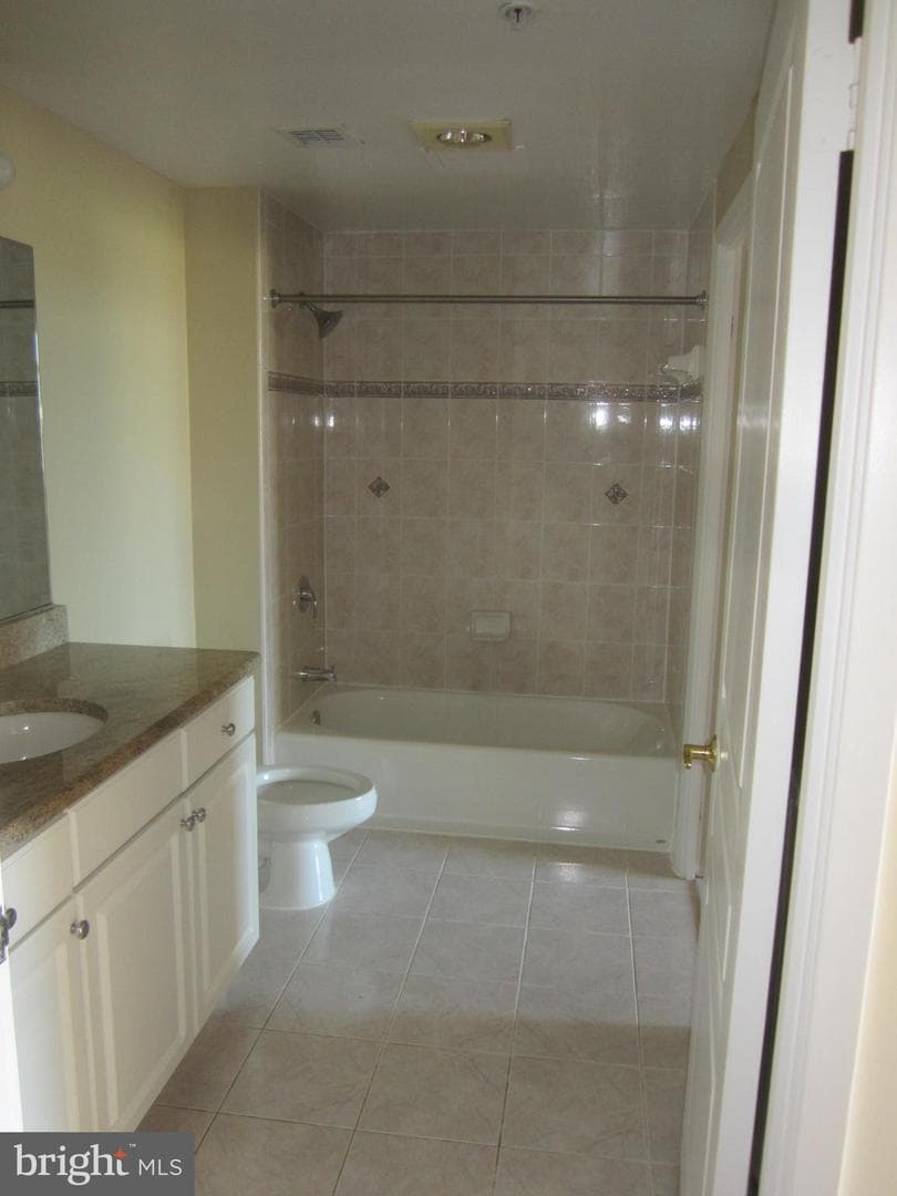7111 Woodmont Avenue #910 photo 14