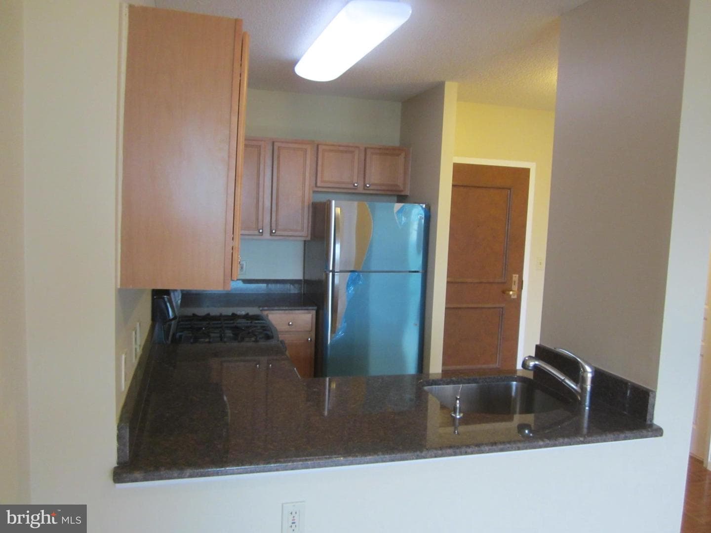 7111 Woodmont Avenue #910 photo 3