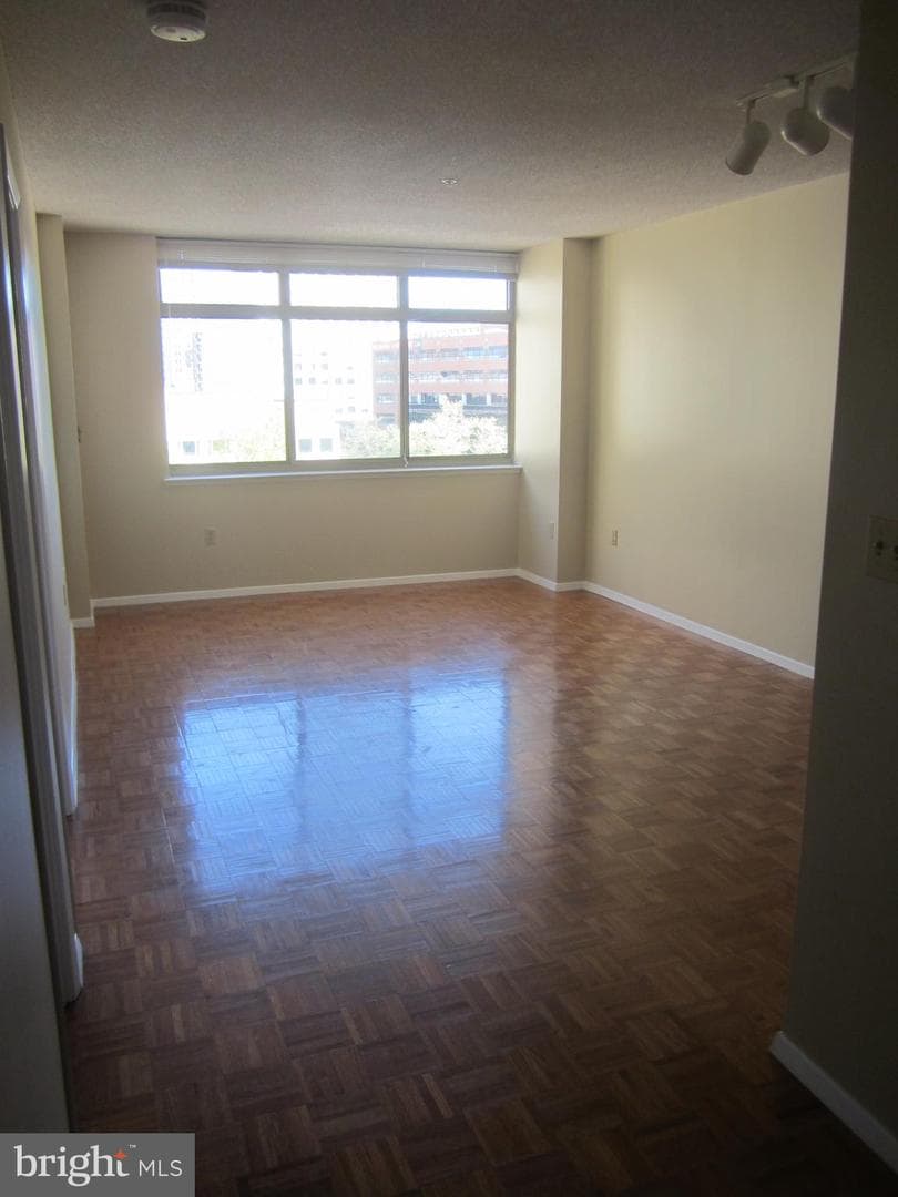7111 Woodmont Avenue #910 photo 7