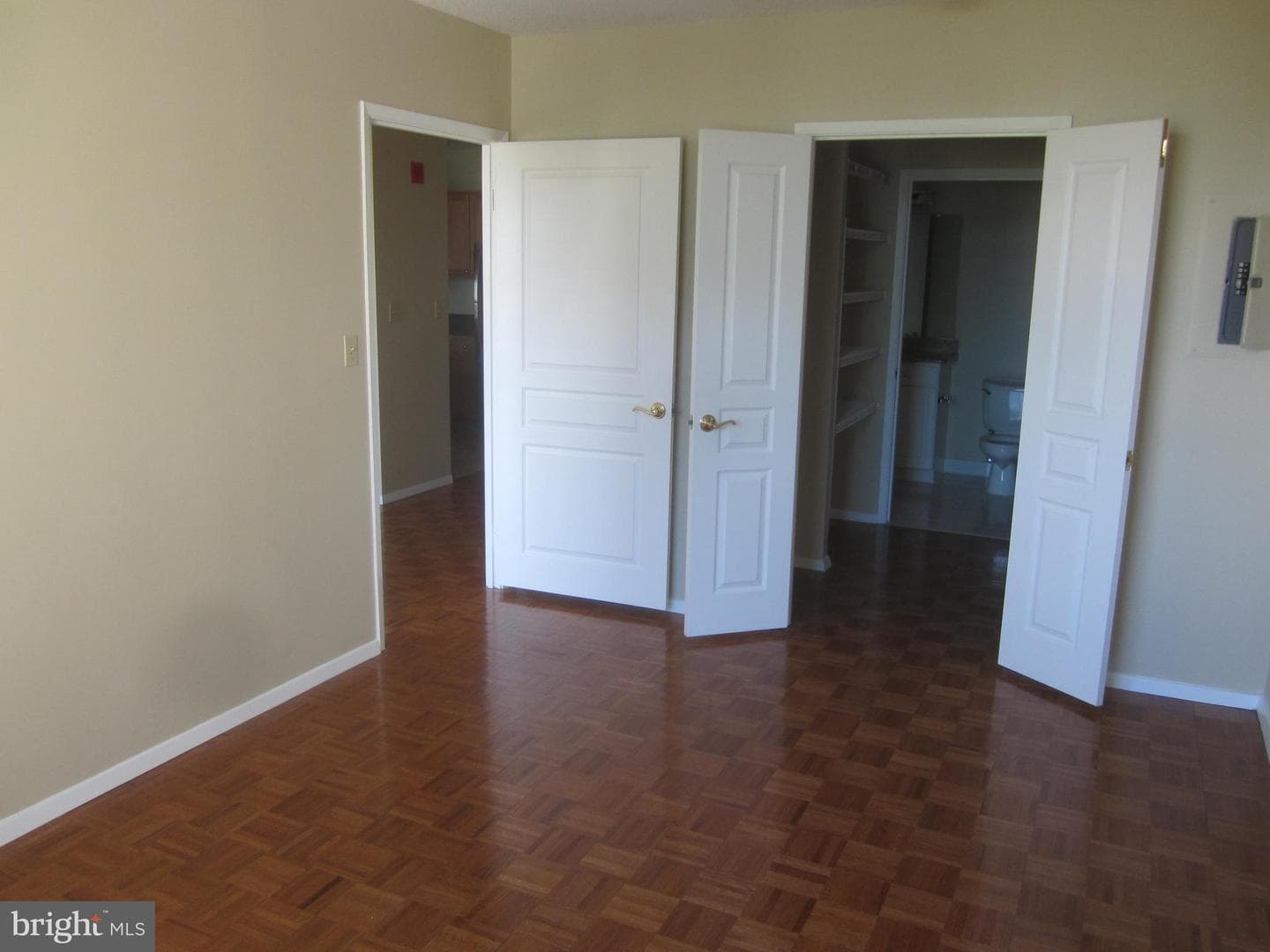 7111 Woodmont Avenue #910 photo 8
