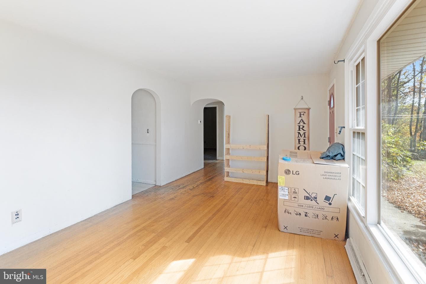 24411 Woodfield Road photo 10