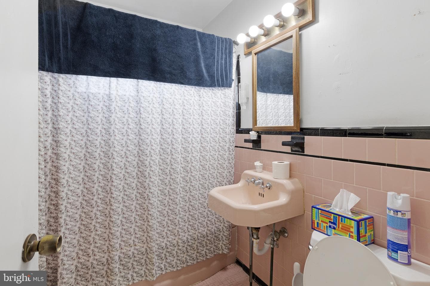 24411 Woodfield Road photo 11
