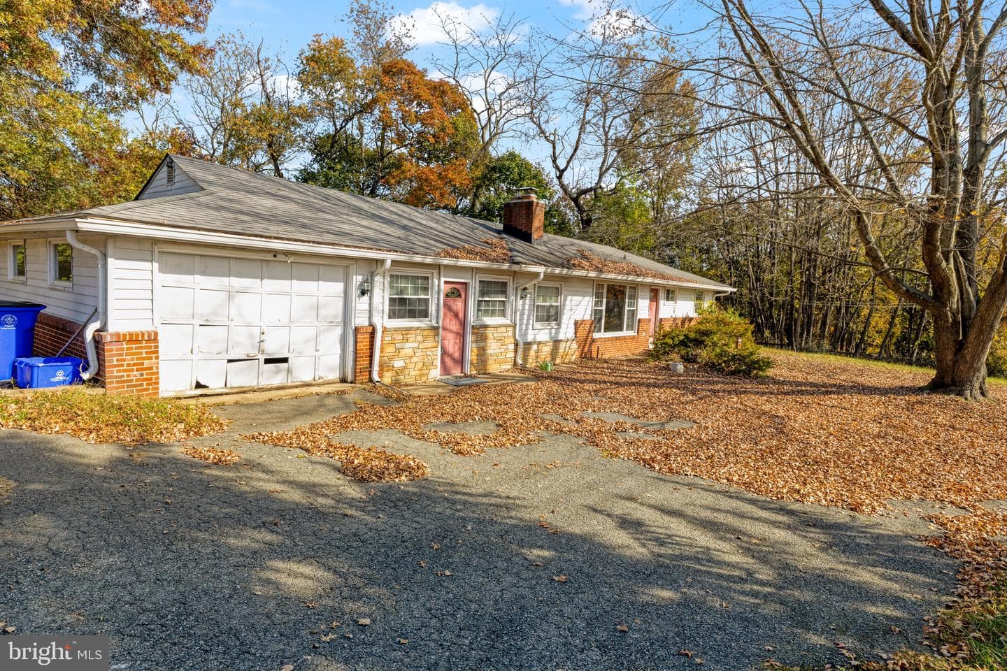 24411 Woodfield Road photo 3