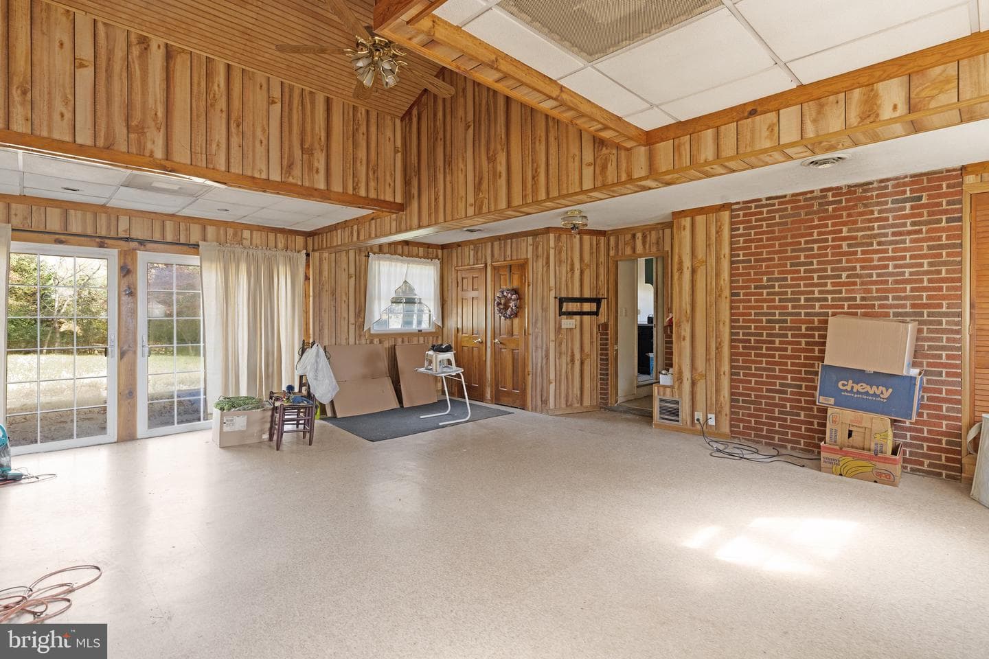 24411 Woodfield Road photo 4