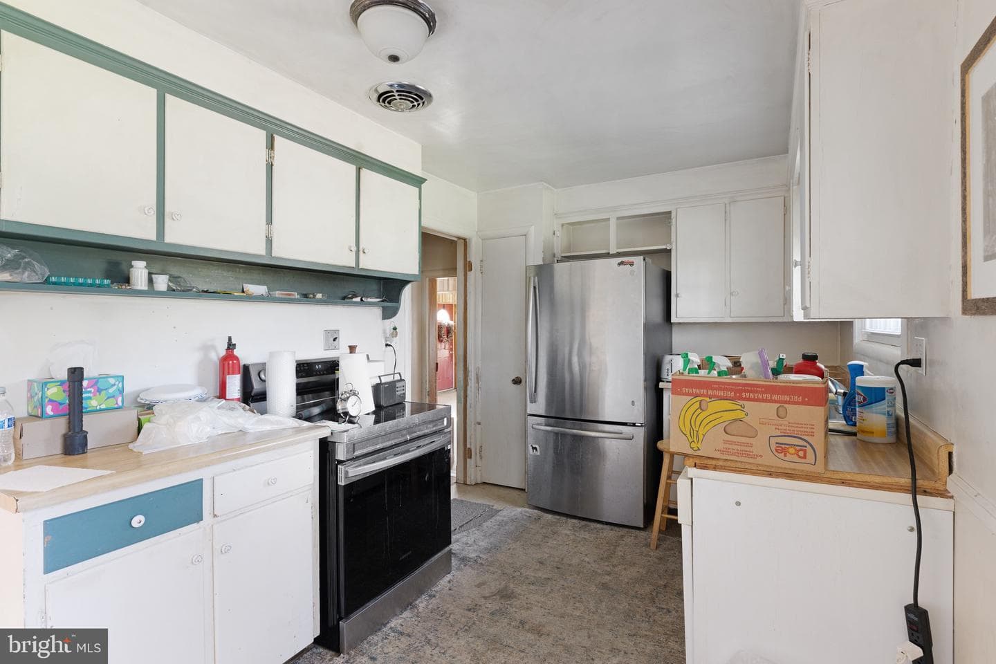 24411 Woodfield Road photo 7