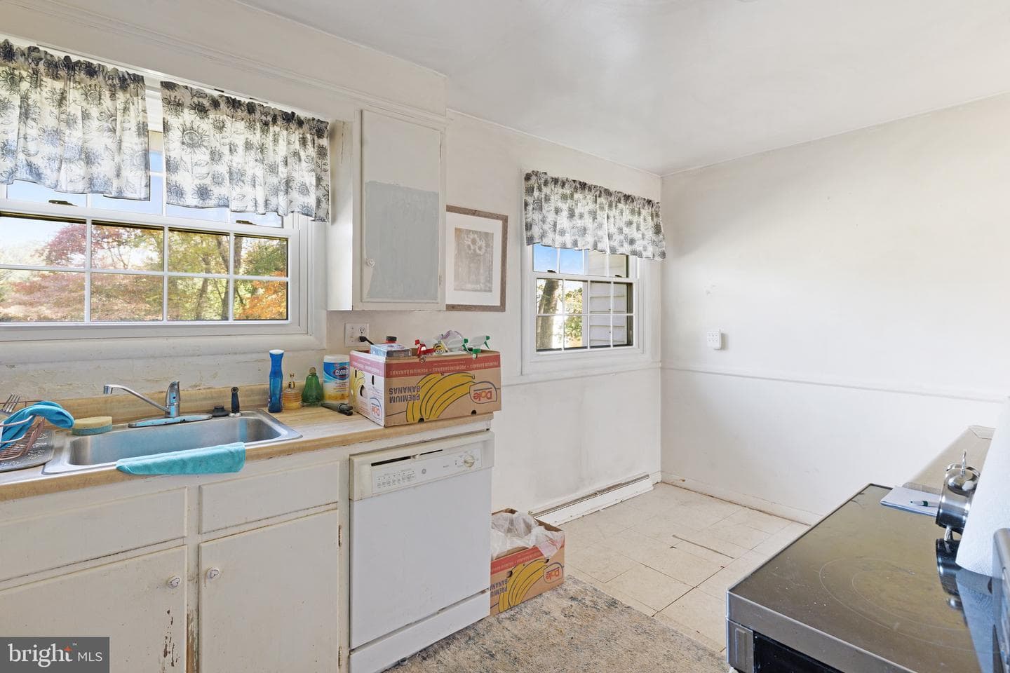24411 Woodfield Road photo 8