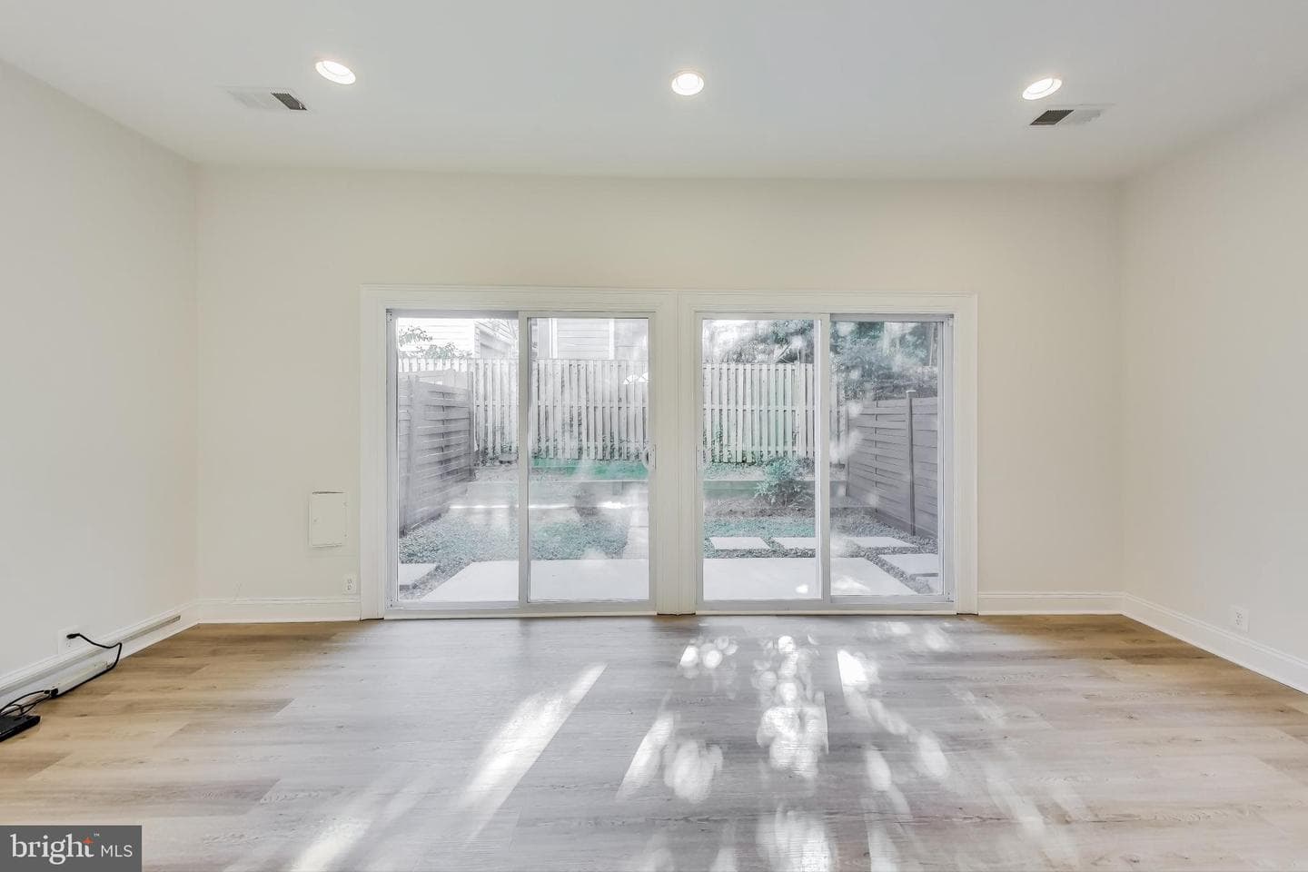 8318 N Brook Lane photo 10