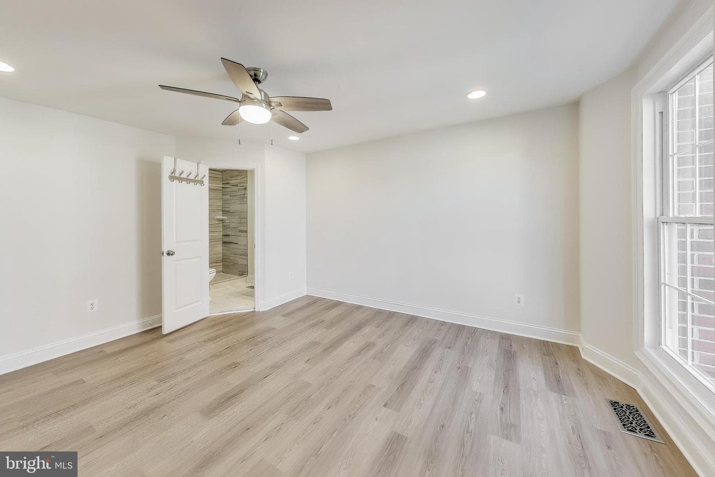 8318 N Brook Lane photo 14