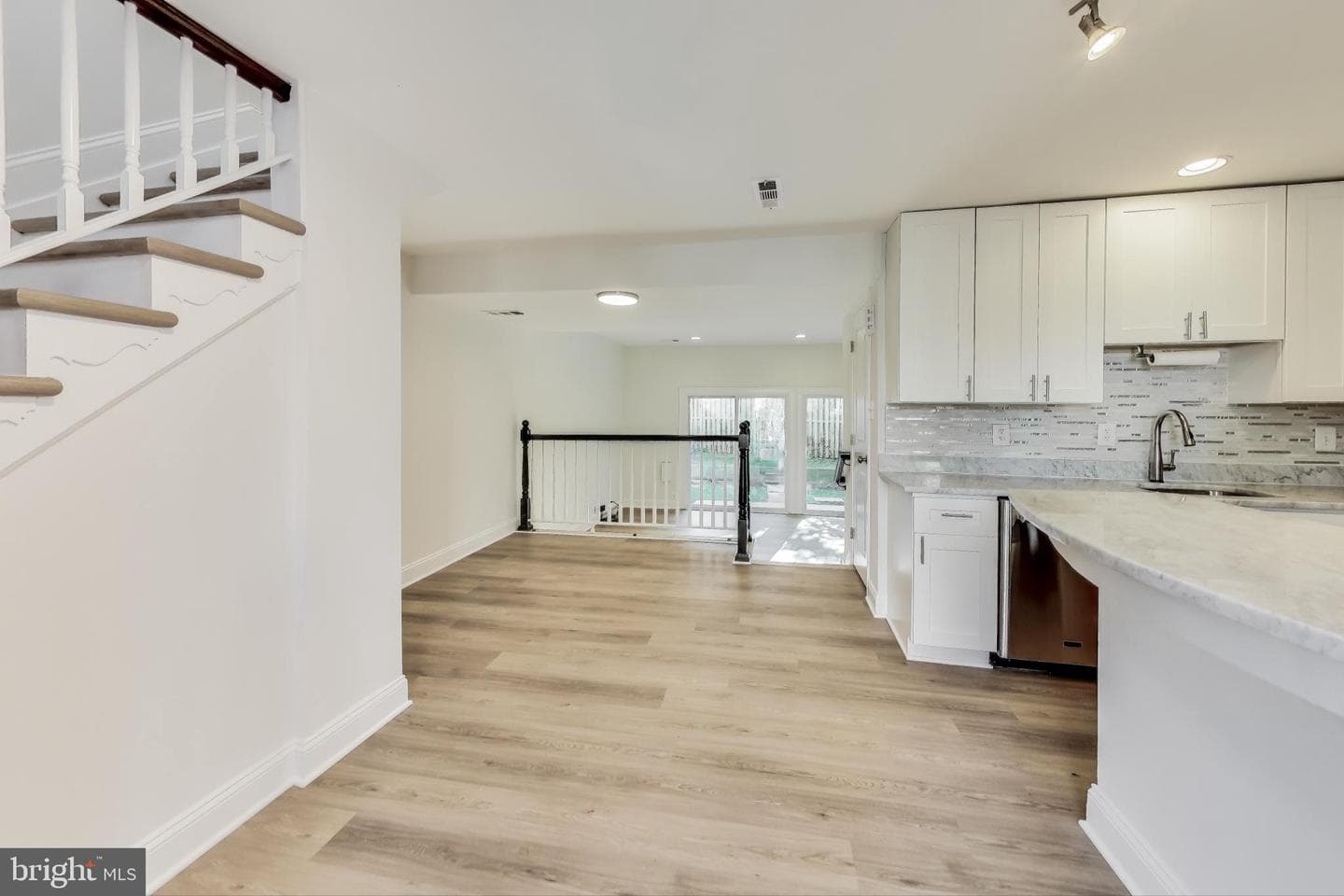 8318 N Brook Lane photo 5