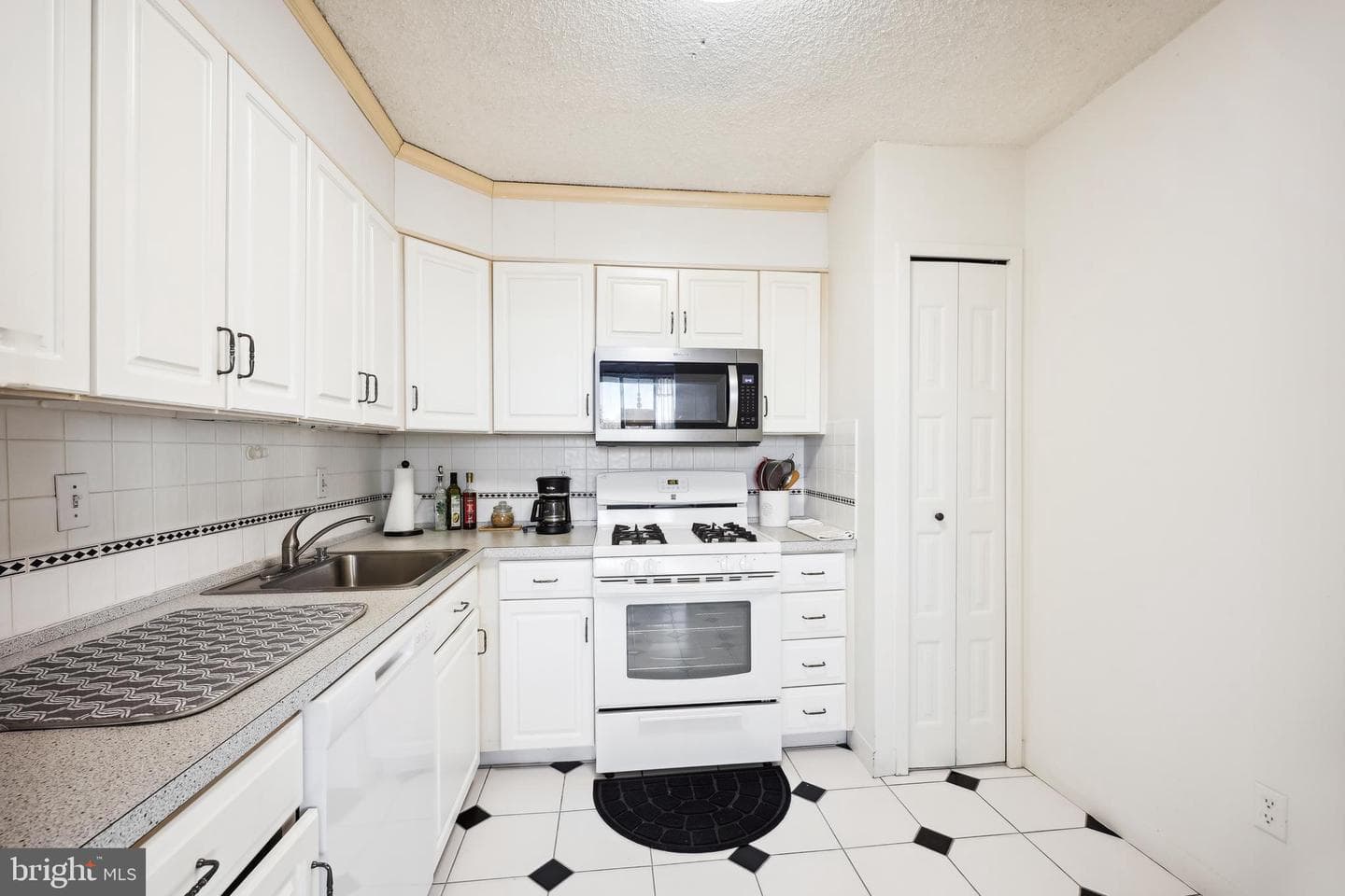 5225 Pooks Hill Road #525s photo 18