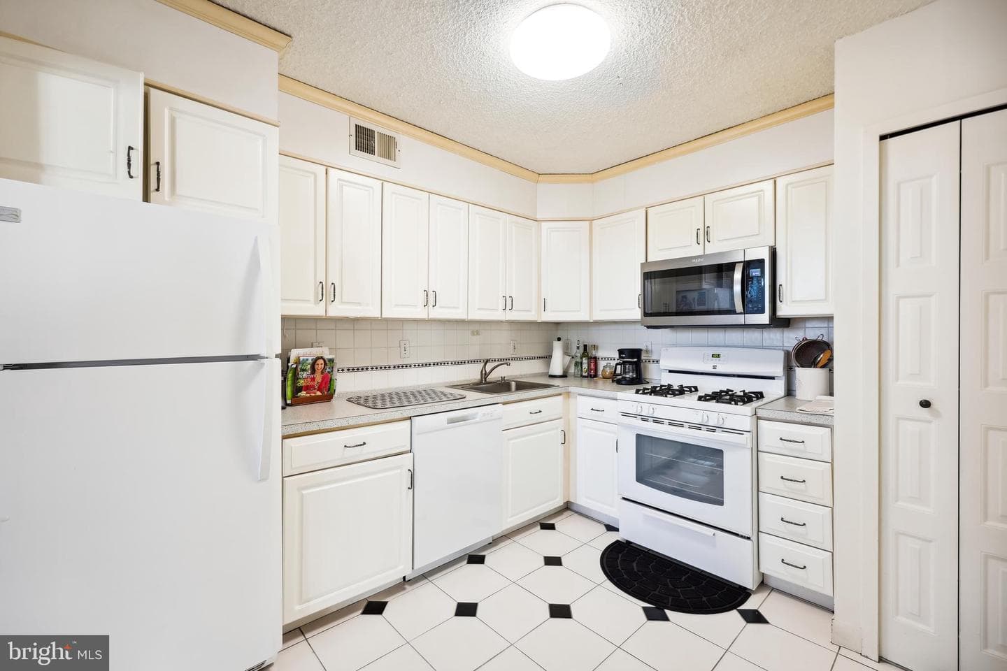 5225 Pooks Hill Road #525s photo 20