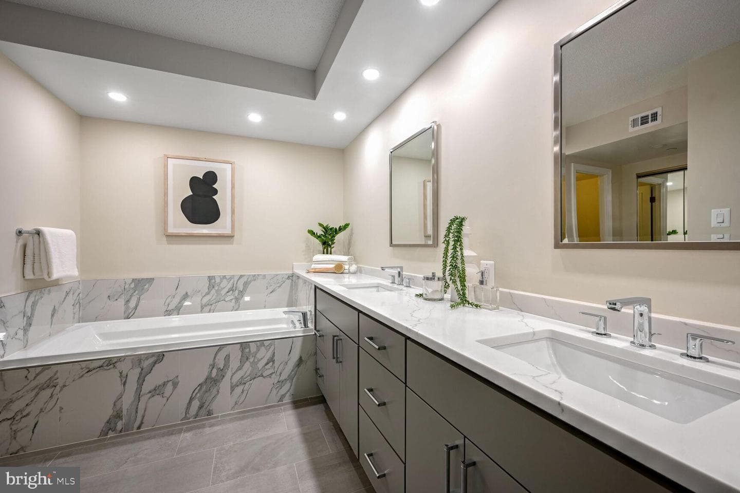 4550 North Park Avenue #810 photo 18