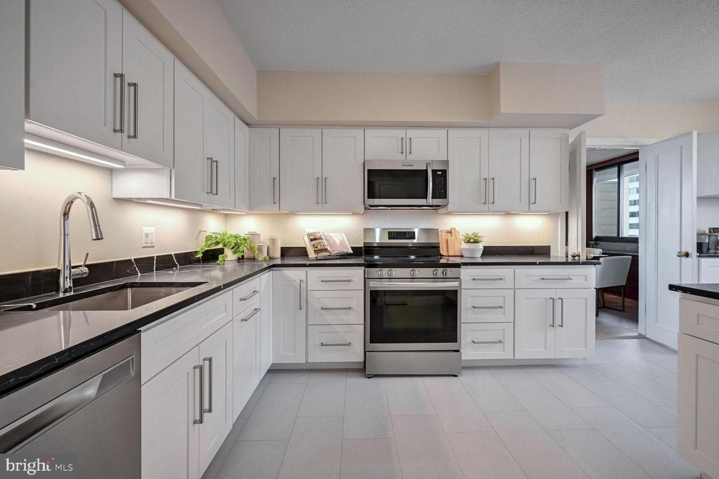 4550 North Park Avenue #810 photo 9