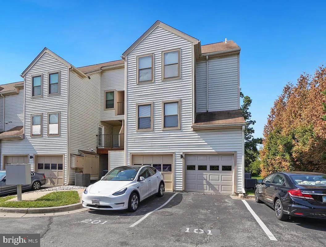 13400 Shady Knoll Drive #201 photo 4