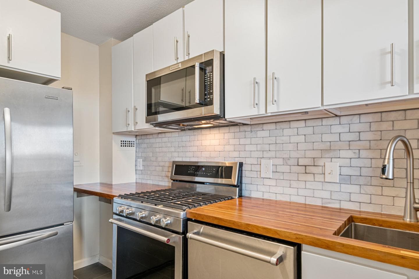 4242 E West Highway #910 photo 7