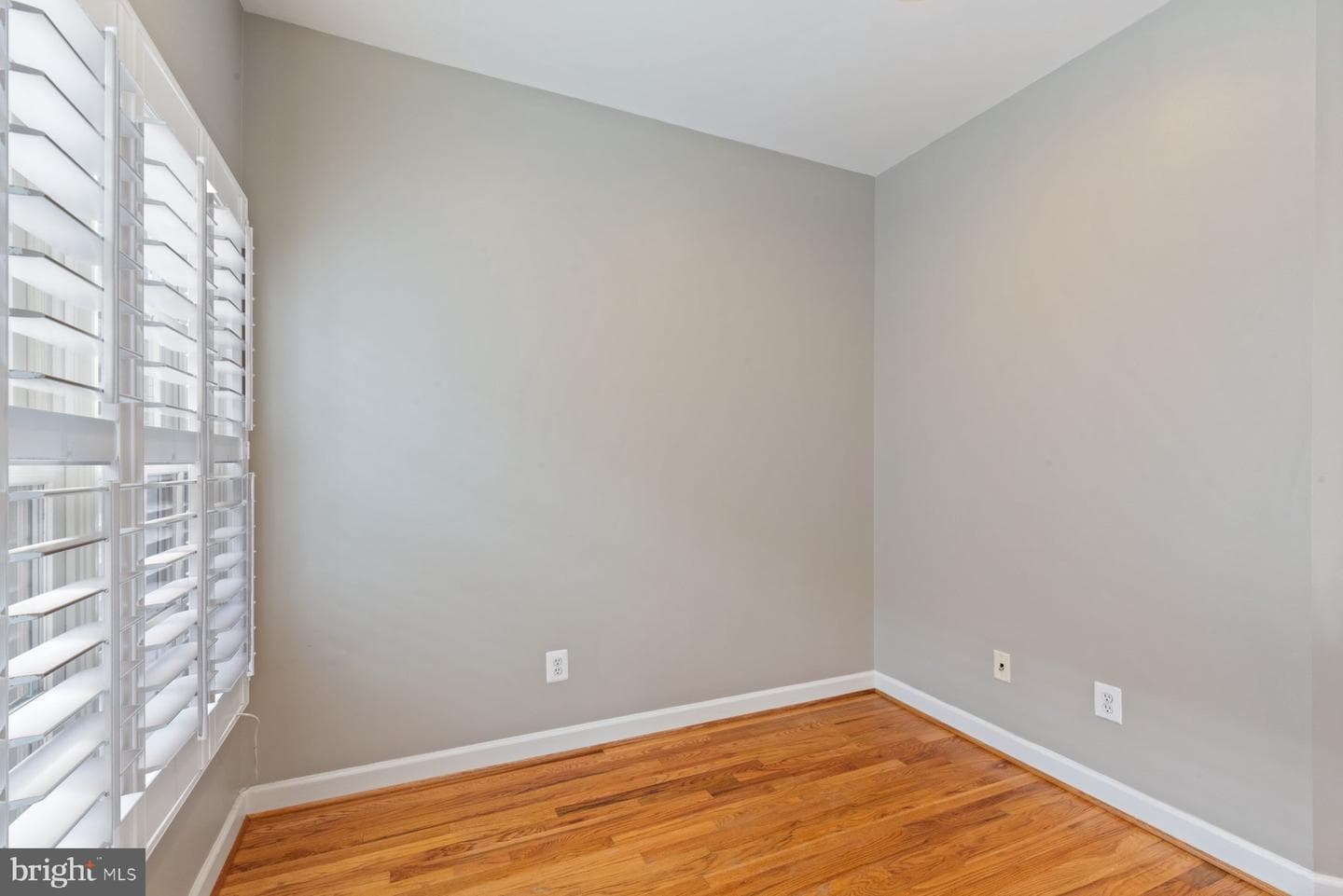 522 Fallsgrove Drive photo 23