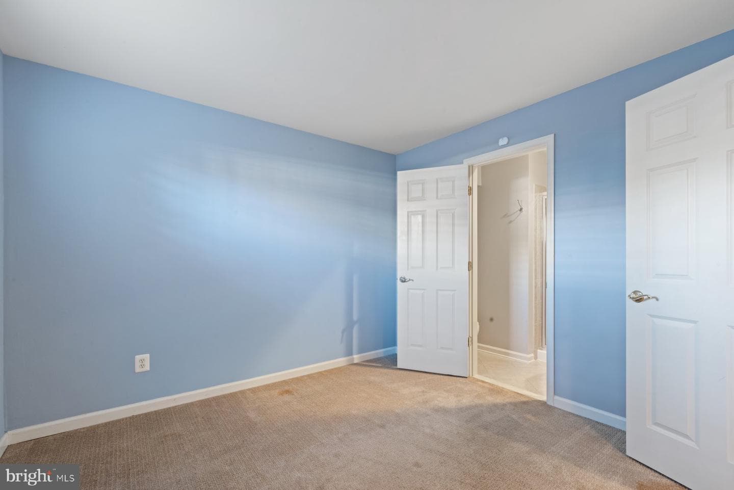 522 Fallsgrove Drive photo 26