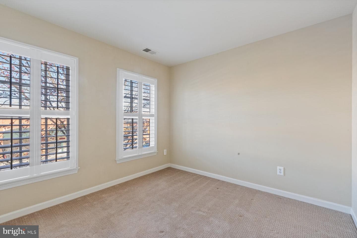 522 Fallsgrove Drive photo 31