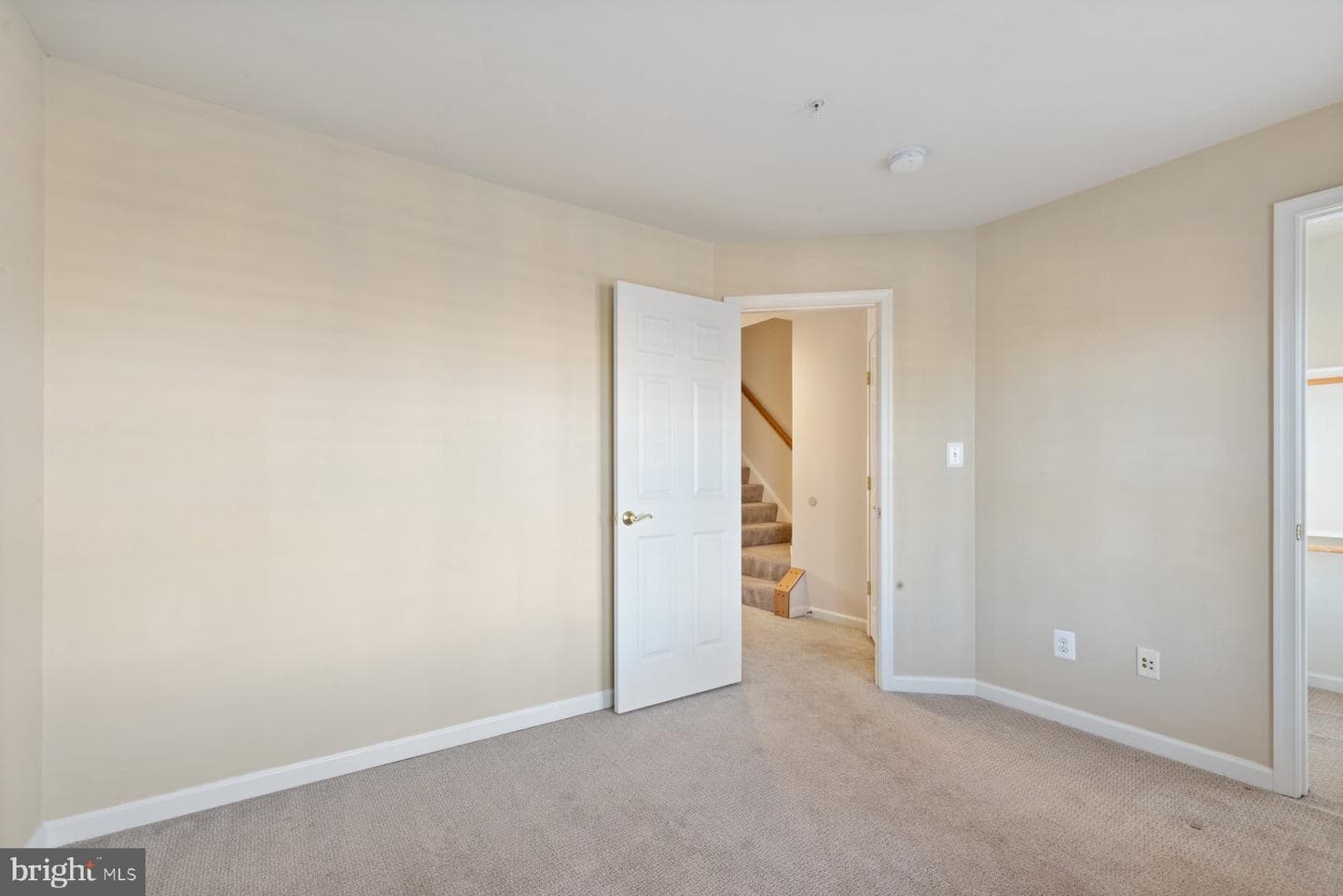 522 Fallsgrove Drive photo 32