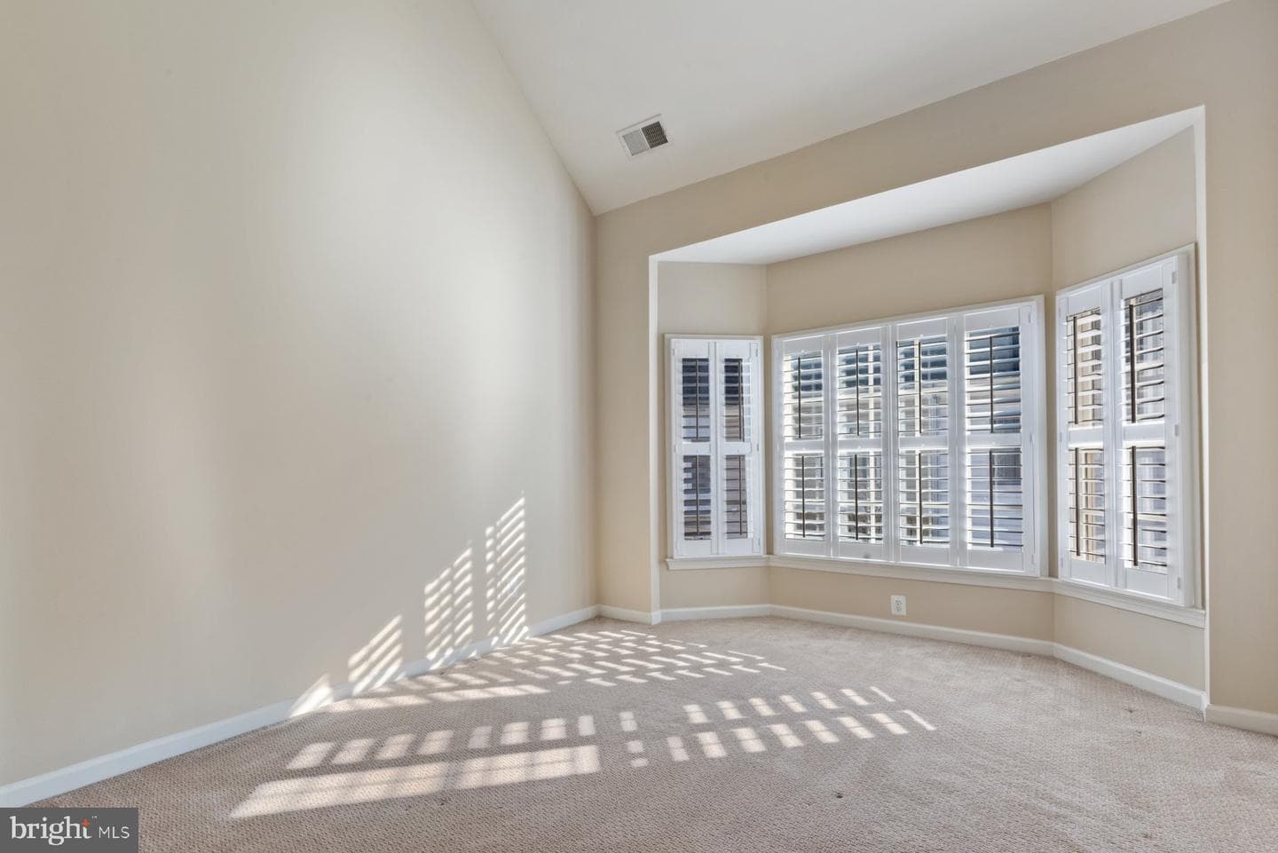 522 Fallsgrove Drive photo 34
