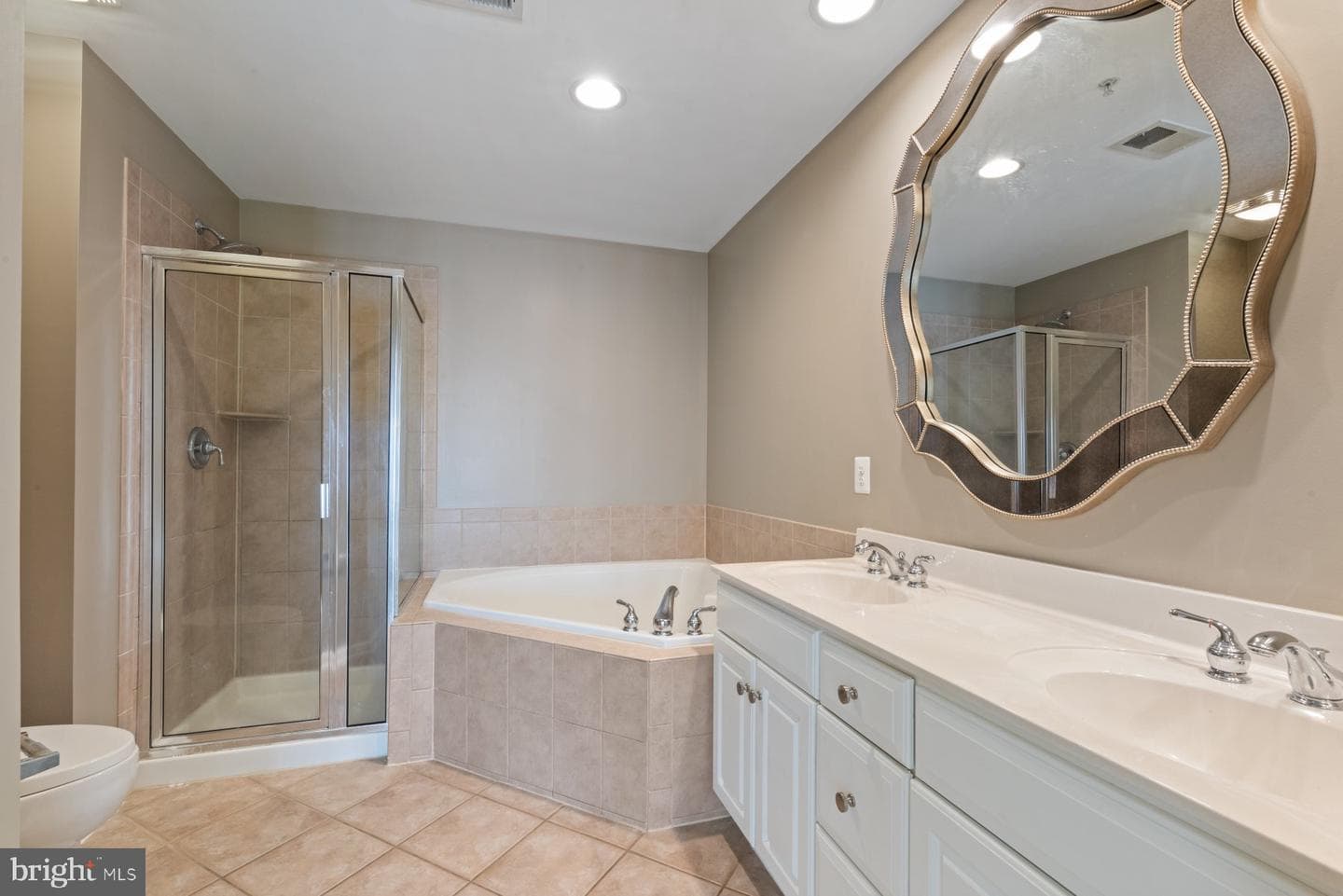 522 Fallsgrove Drive photo 38