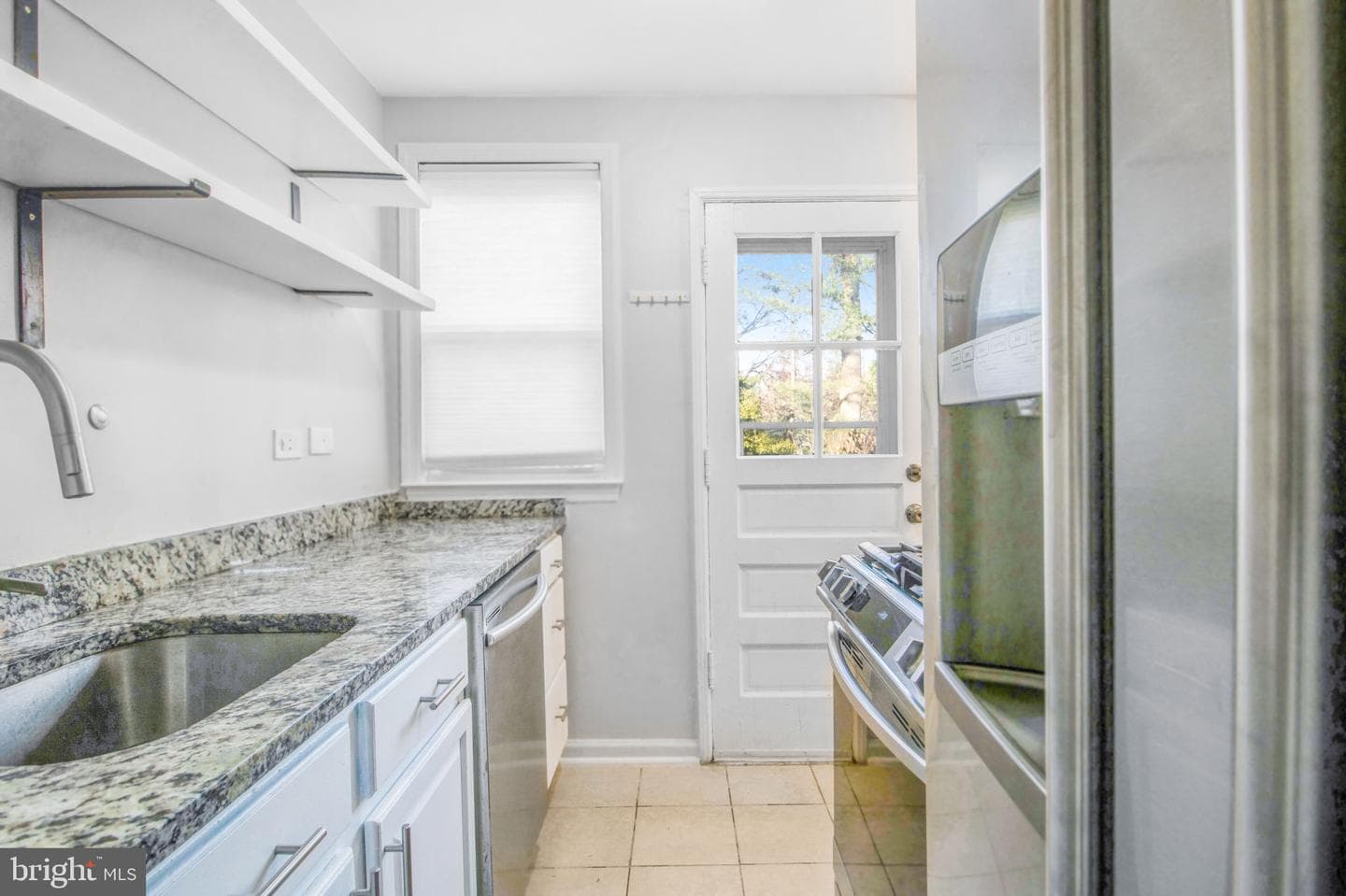 1109 Carson Street photo 7