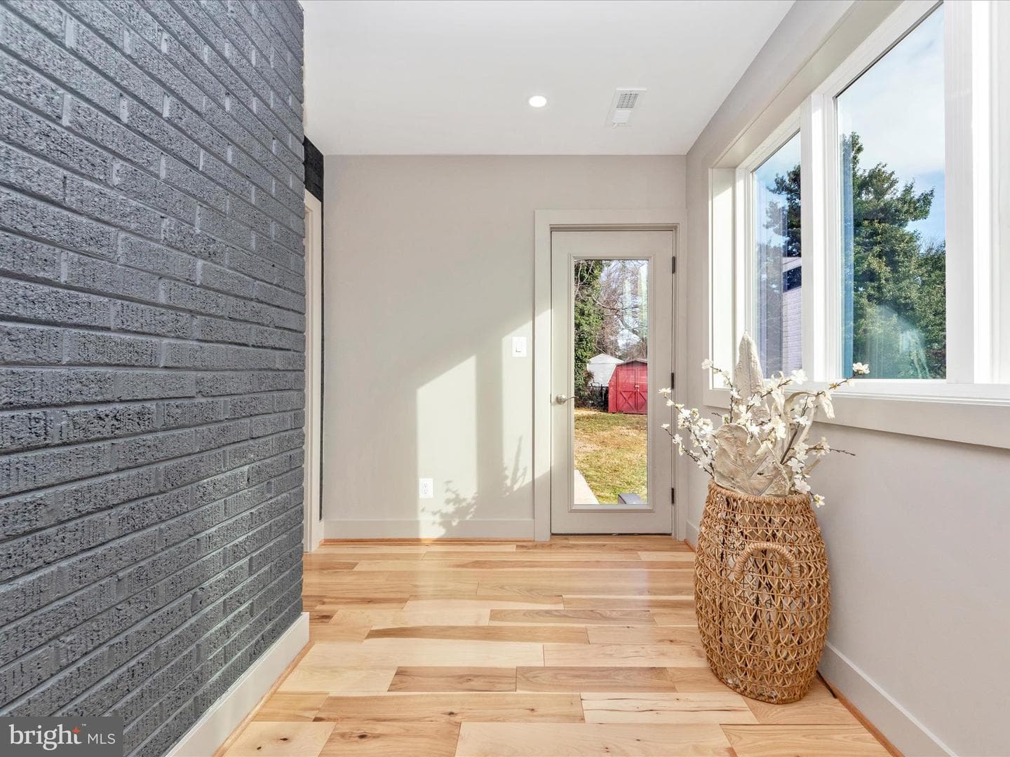 503 Stirling Road photo 20