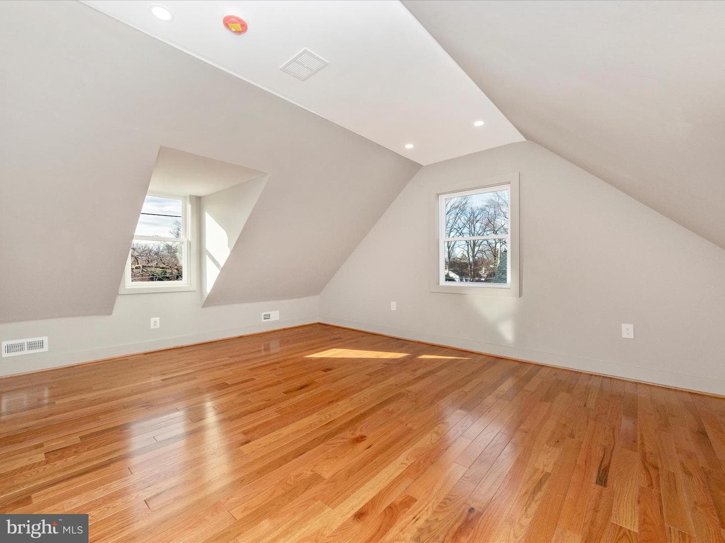 503 Stirling Road photo 32