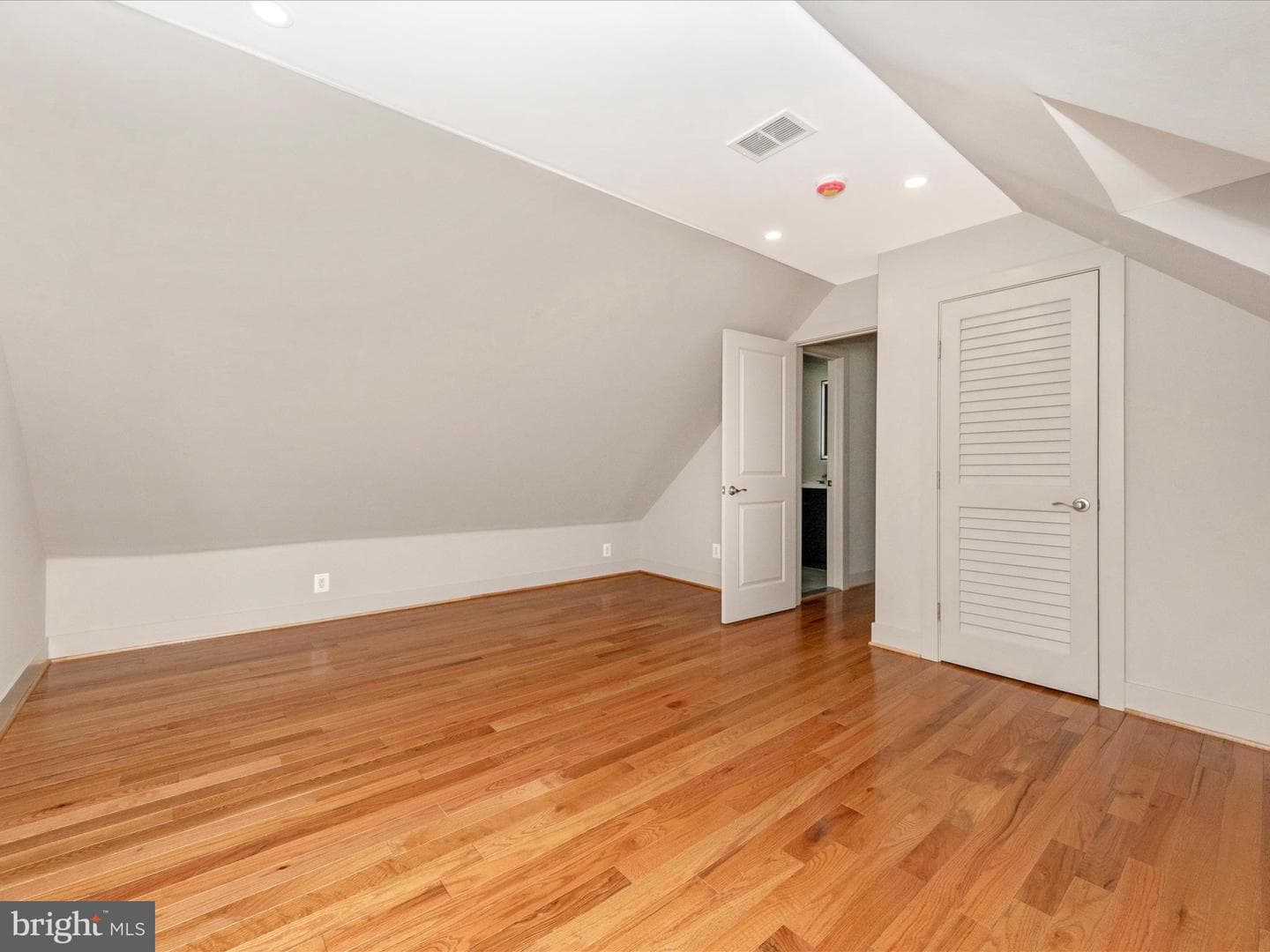 503 Stirling Road photo 33