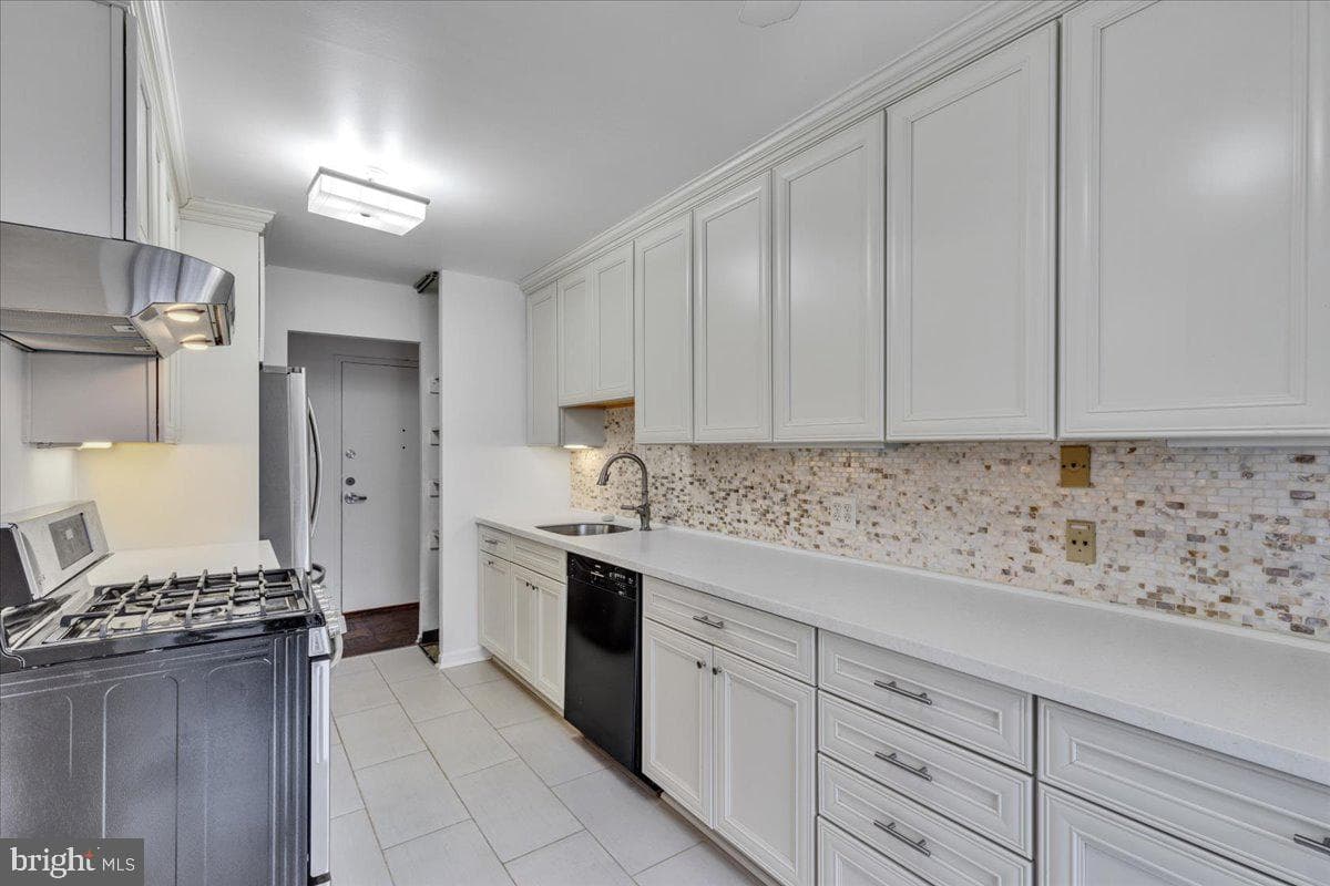 3333 University Boulevard W #211 photo 4