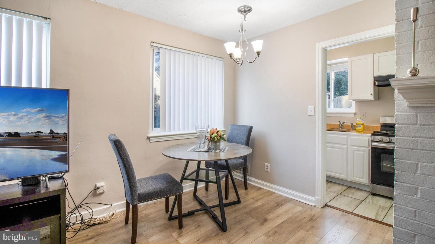 1106 Dryden Street photo 5