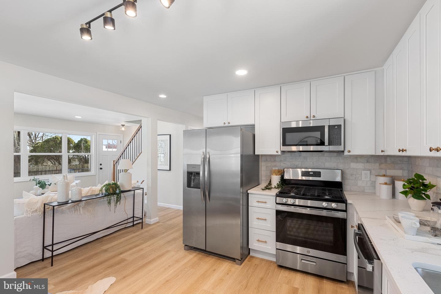 303 Bradley Avenue photo 10