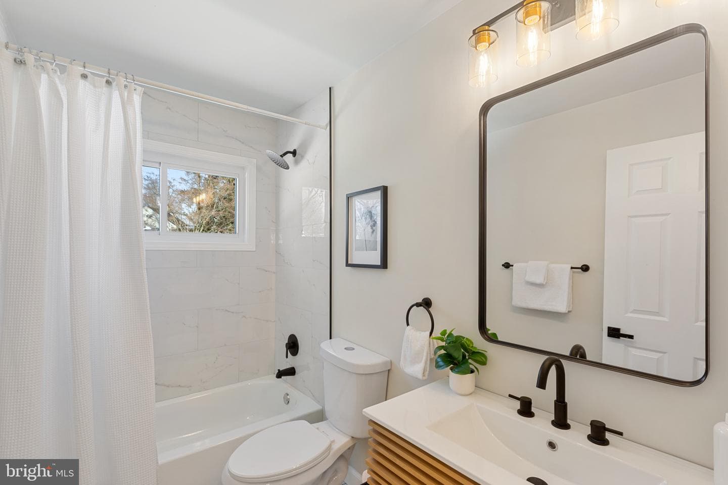 303 Bradley Avenue photo 11
