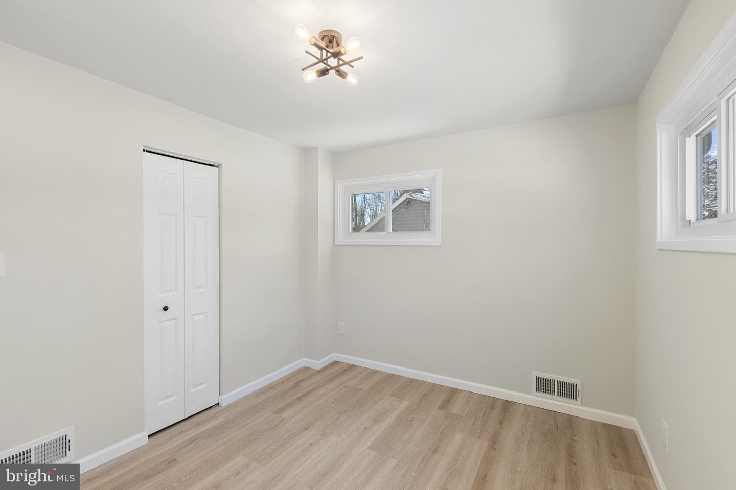303 Bradley Avenue photo 15