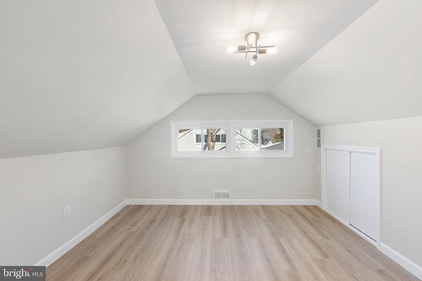 303 Bradley Avenue photo 19