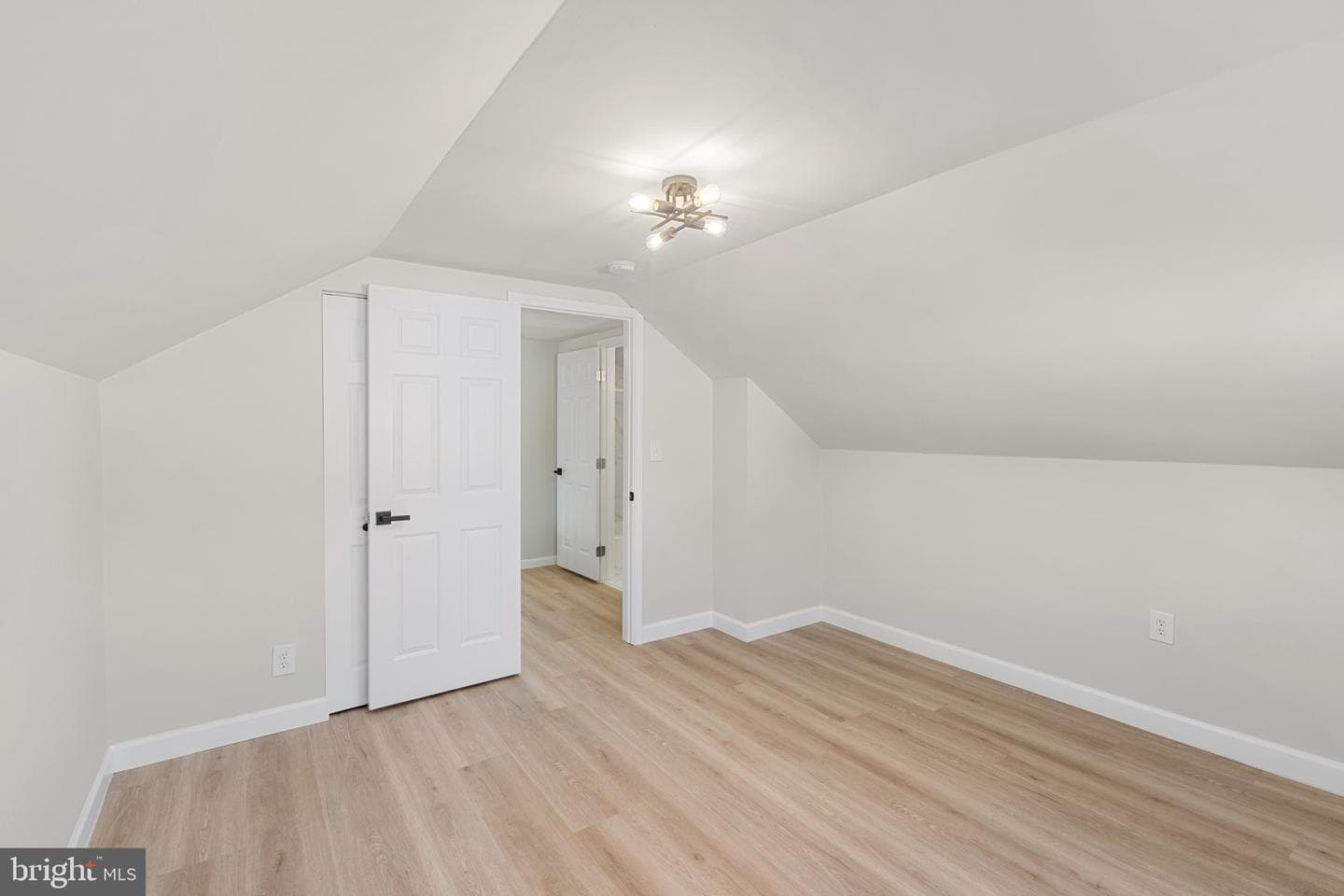 303 Bradley Avenue photo 20